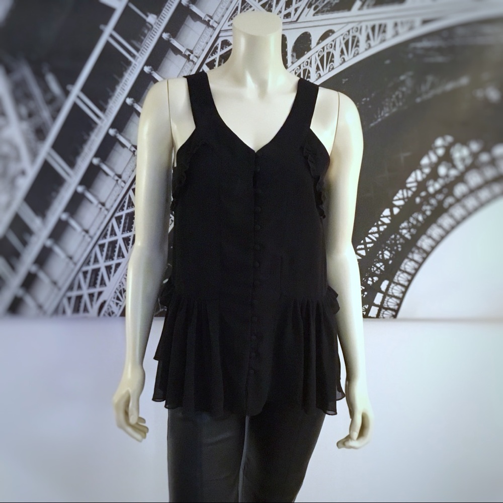 ROMEO & JULIET COUTURE Button Flounce Top